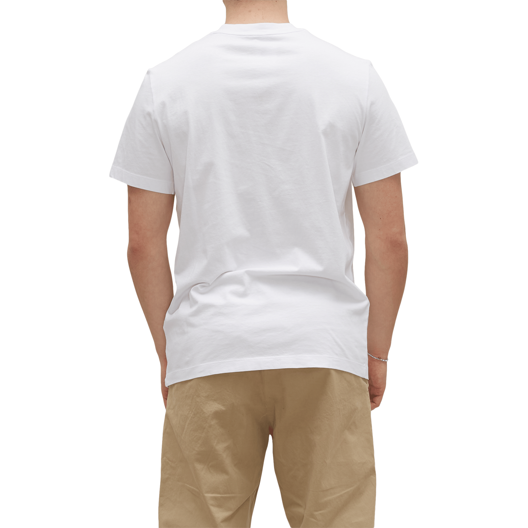 T-shirt made from 100% cotton, with a ribbed crew neck. Signature
