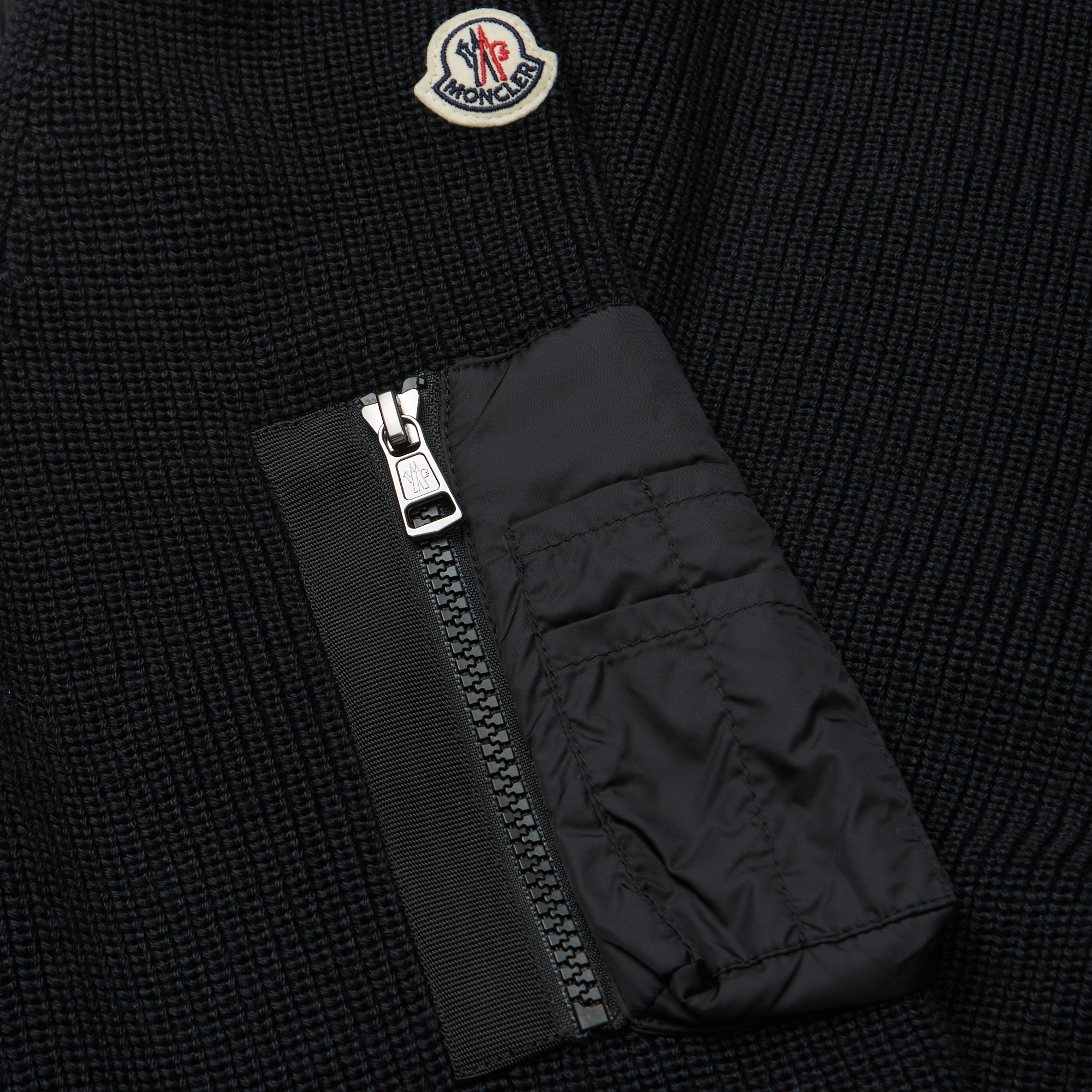 9B50800 A9340 STRIK (046) | SORT | Moncler | €1,208