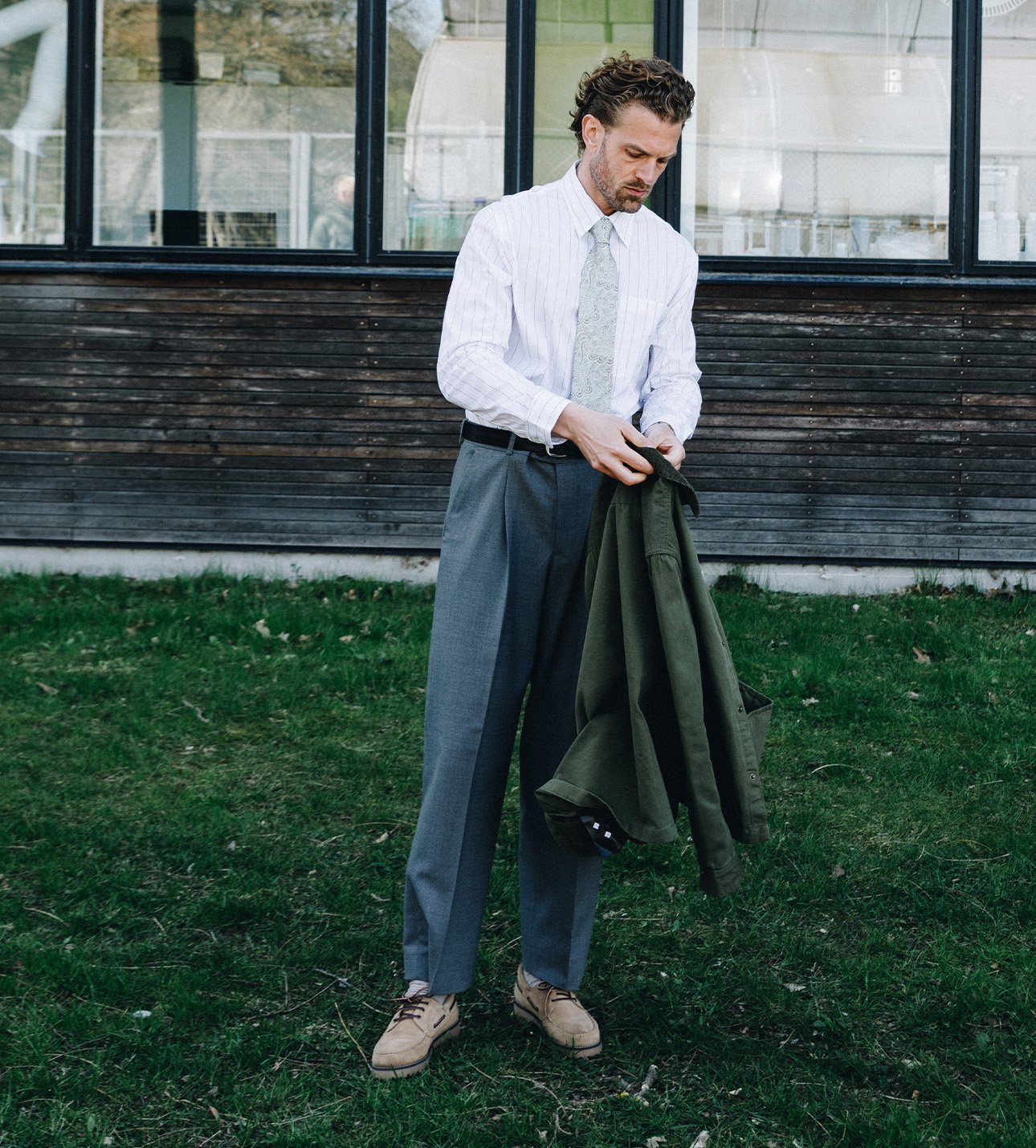 Sharp summer style in light tones
