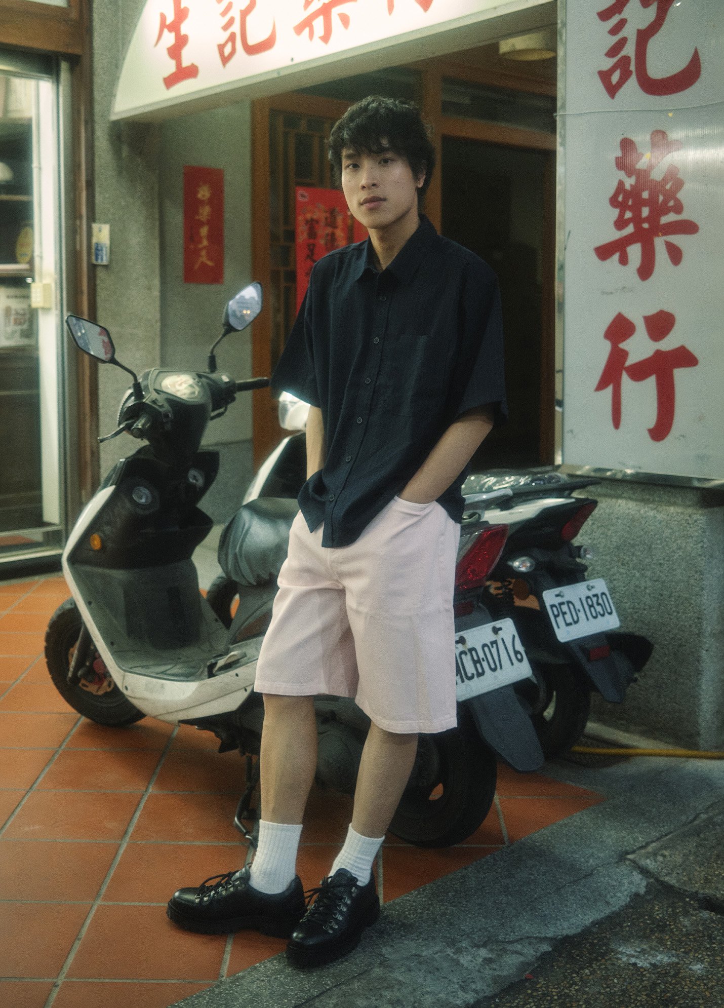 Et stilrent outfit med lette forårsnuancer